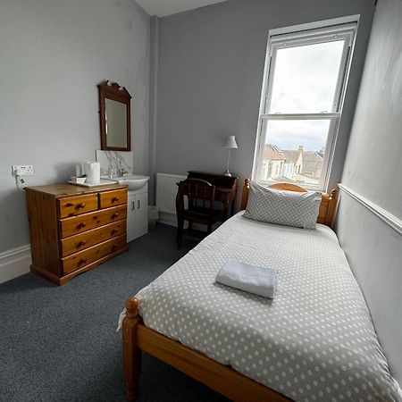 The Elms Guest House Bristol Filton Esterno foto