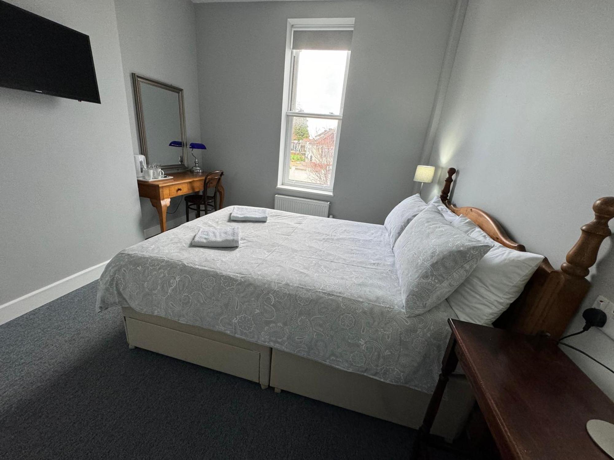 The Elms Guest House Bristol Filton Esterno foto