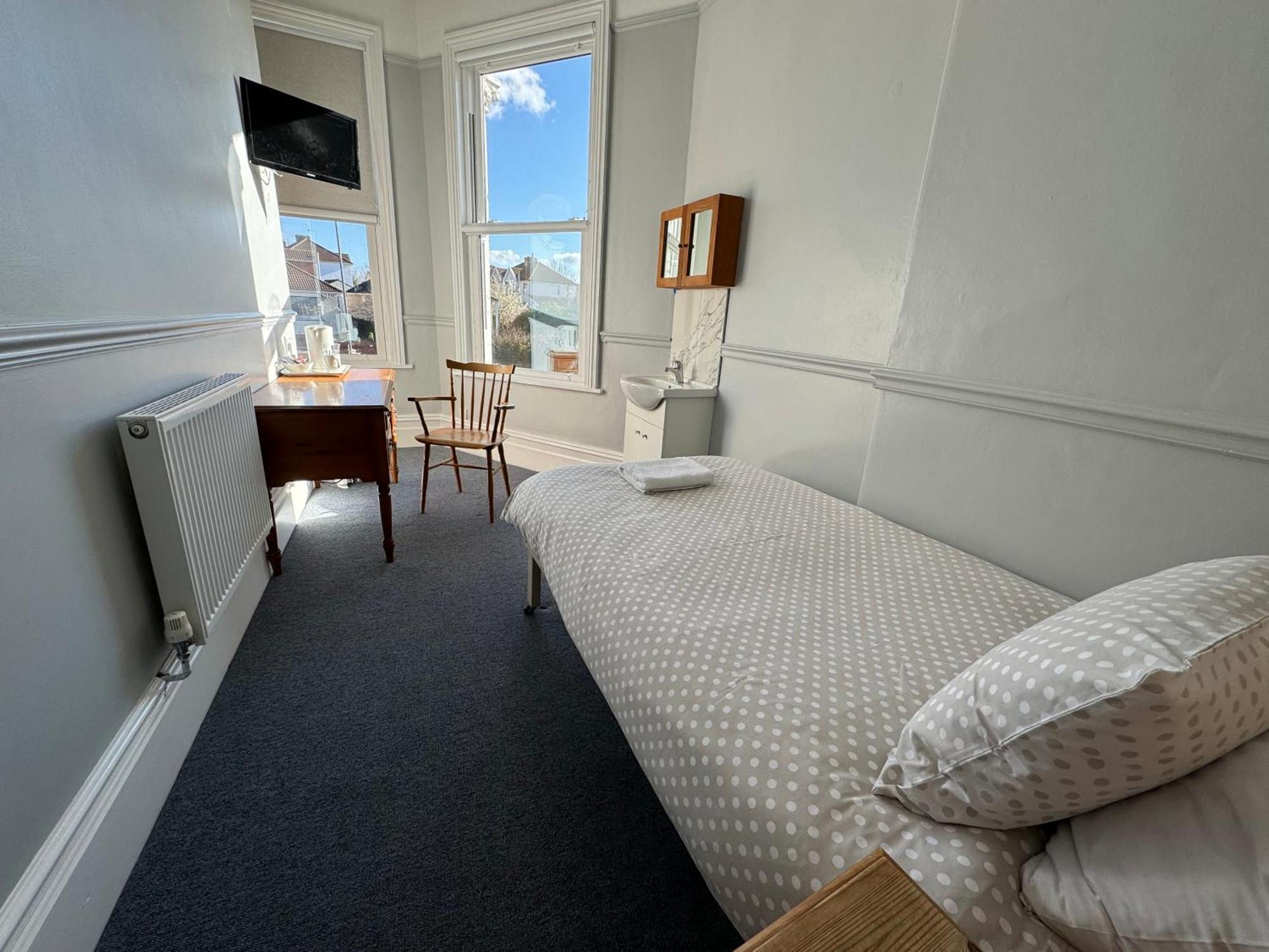 The Elms Guest House Bristol Filton Esterno foto